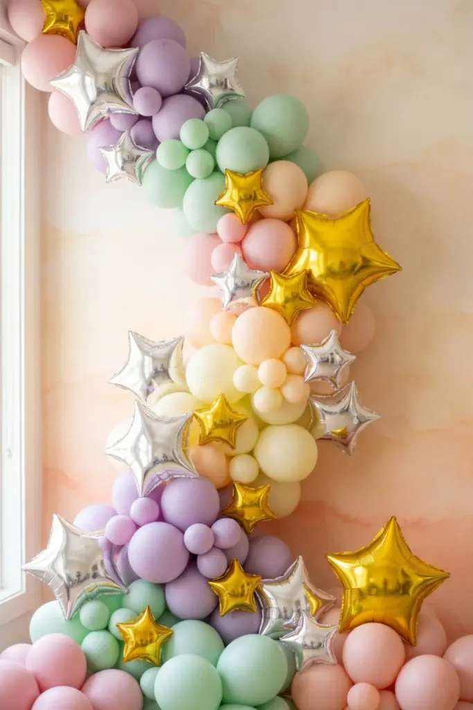 star-shaped-balloons-mixed-in-graduation-balloon-garlands-designs-ideas